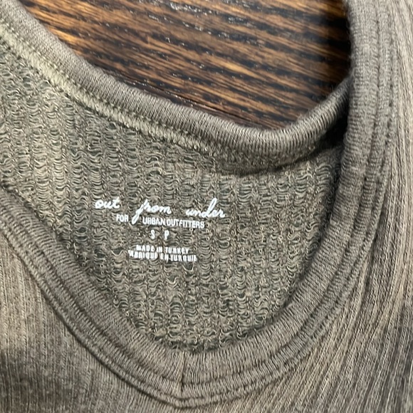 Urban Oufiters ‘Out from Under’ tank set of 3 - Picture 4 of 6